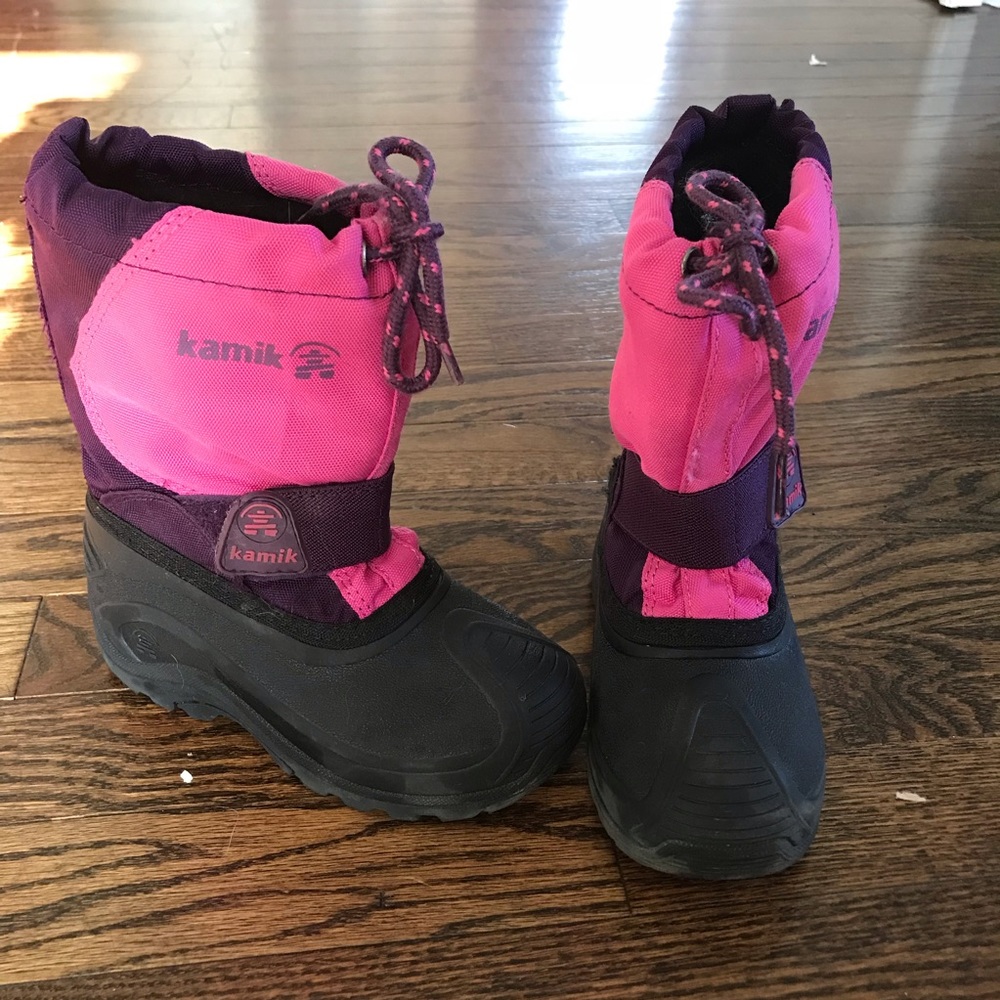 Girls snow boots (size 10)